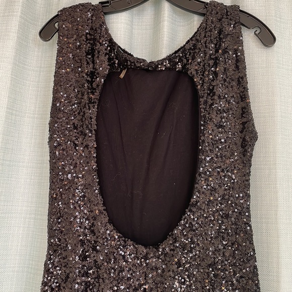 Black, backless sequin cocktail dress. Size Med. Great condition. - Picture 4 of 5